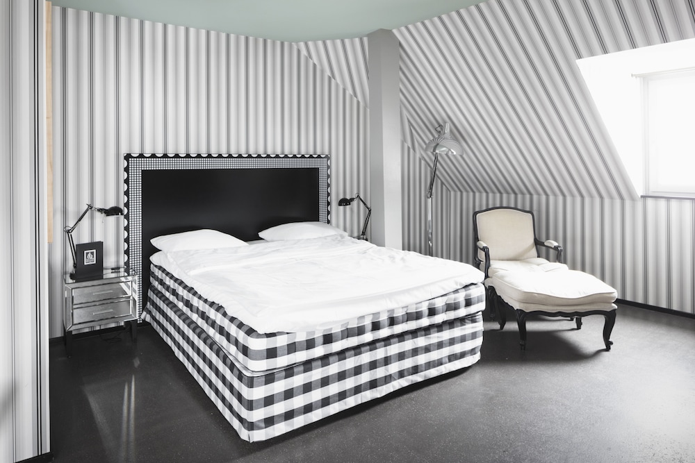 Attic Junior Suite - Photo 1
