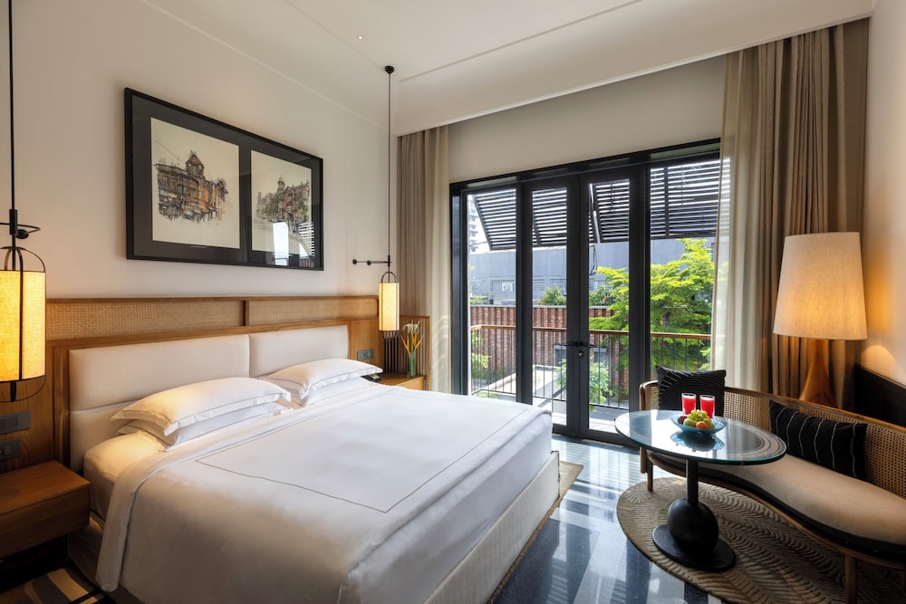 Deluxe Room, 1 King Bed - Photo 4
