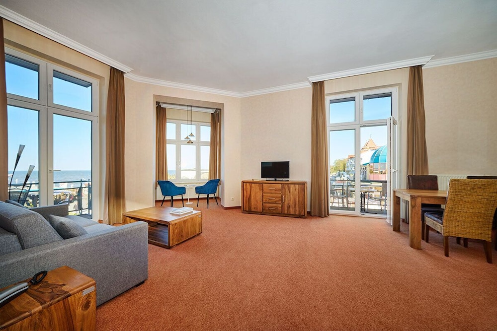 Deluxe Suite