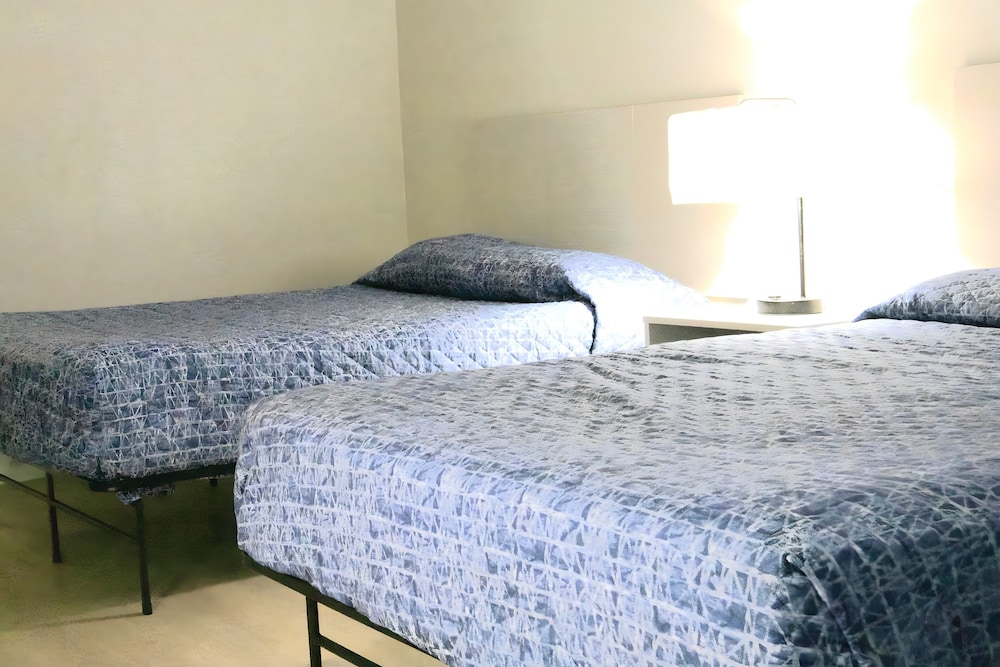 Room, 2 Double Beds, Non Smoking - Photo 7