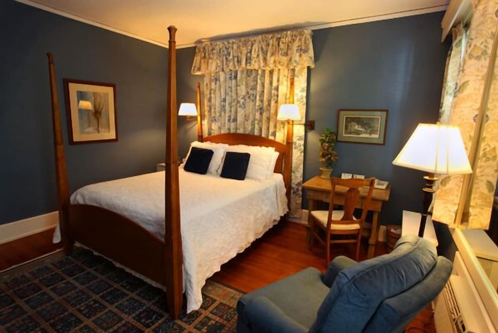 1. Blue Room photo 1