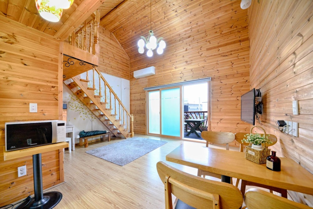 Basic Room, 1 Bedroom (201pepermint)
