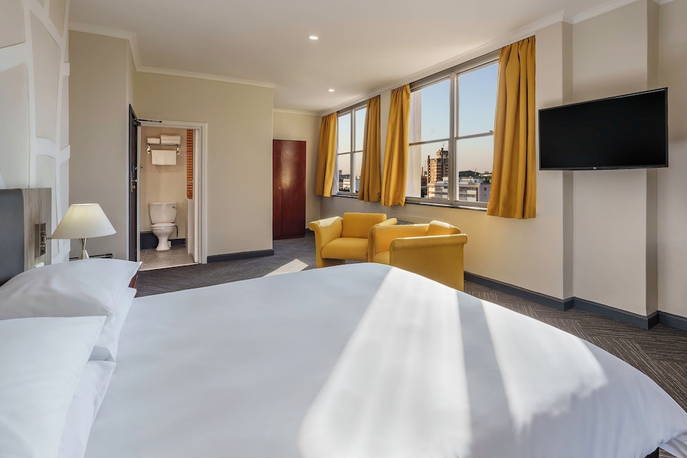 Suite, 1 Bedroom, City View - Photo 2