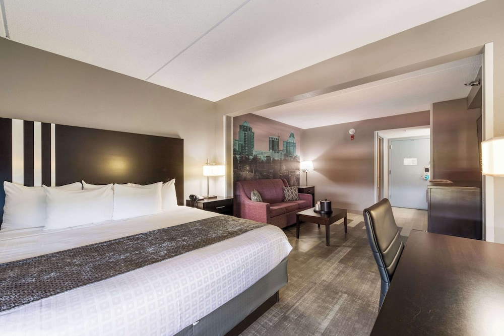 Suite, 1 King Bed, Non Smoking - Photo 3