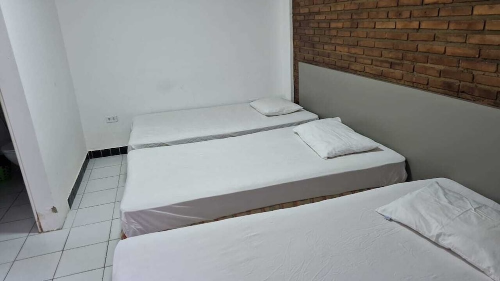 Basic Triple Room photo 1