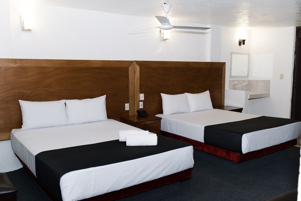 Quadruple Room - Photo 1