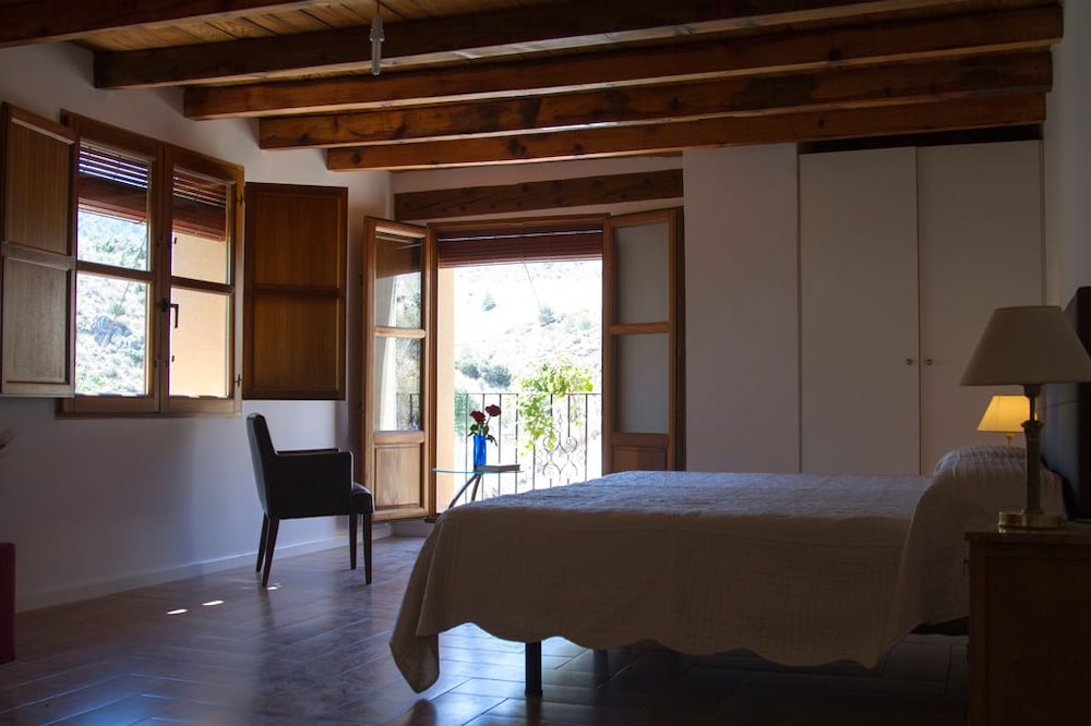 Family Room, Balcony photo 3