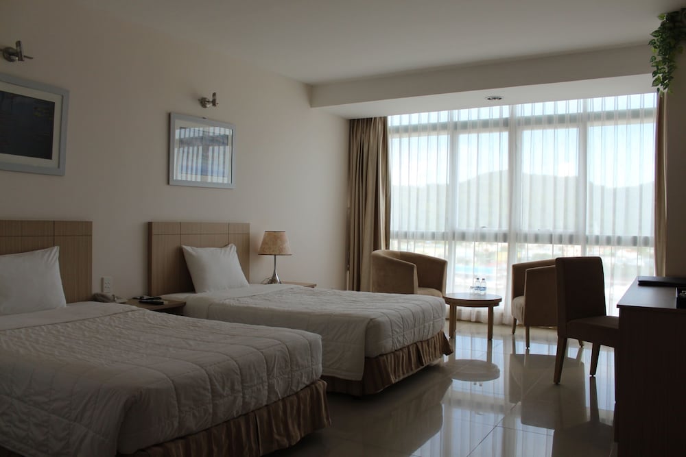 Superior Double or Twin Room, River View photo 3
