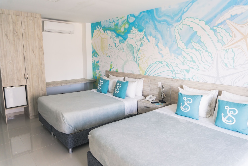 Junior Suite, 2 Queen Beds, Partial Ocean View