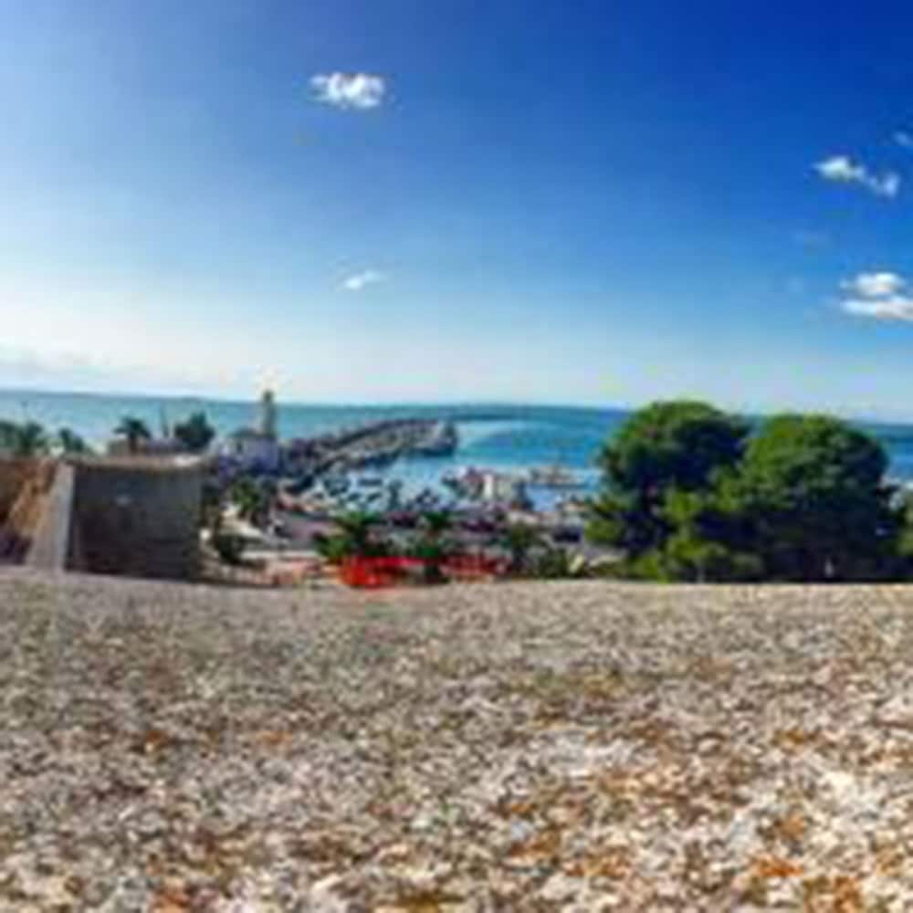 Deluxe Double Room, Balcony, Sea View photo 2