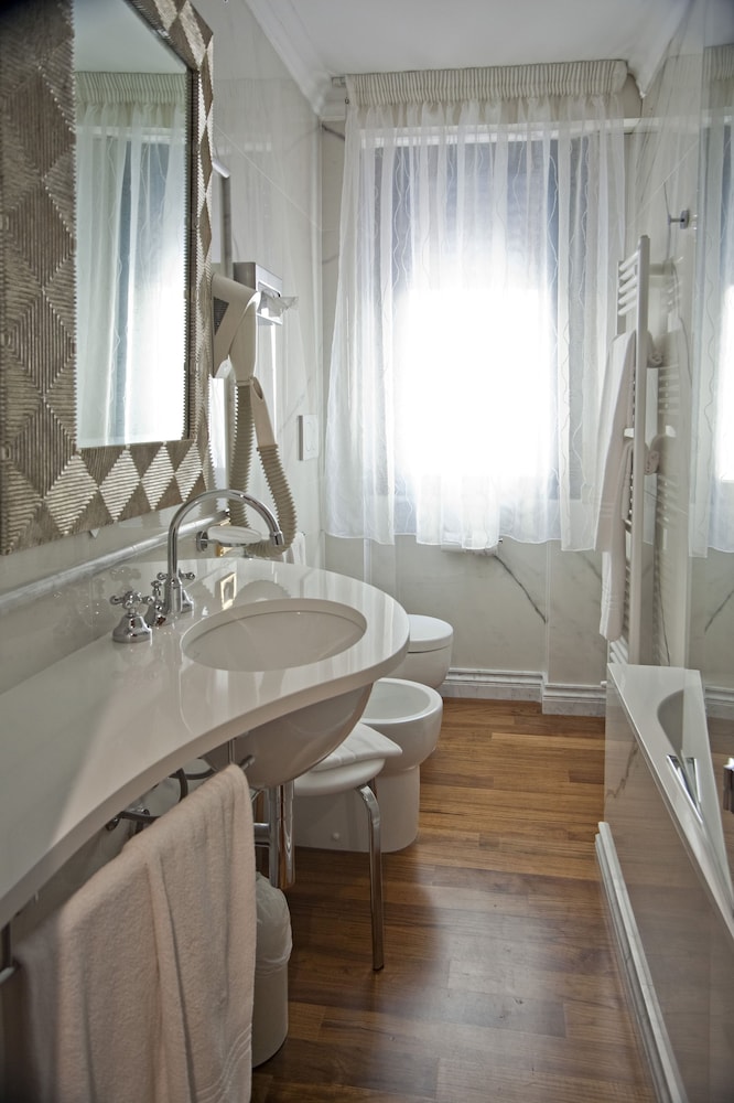 Double or Twin Room - Photo 19