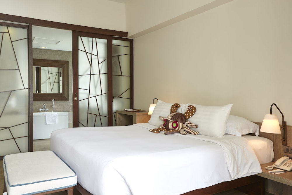 Executive Suite - Photo 1
