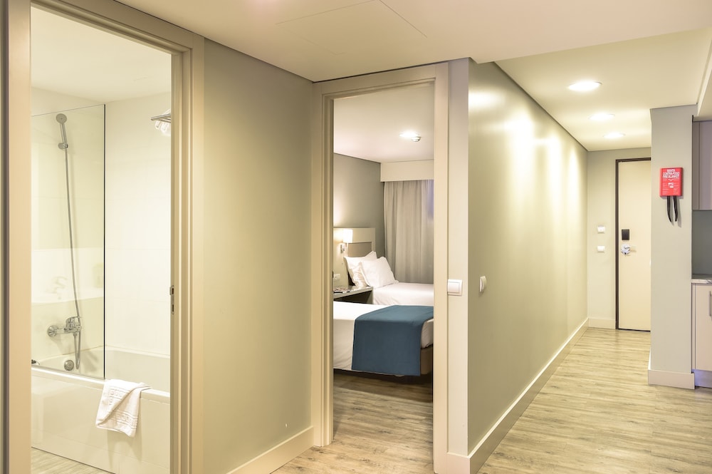 Premium Apartment, 2 Bedrooms, Pool View - Photo 7