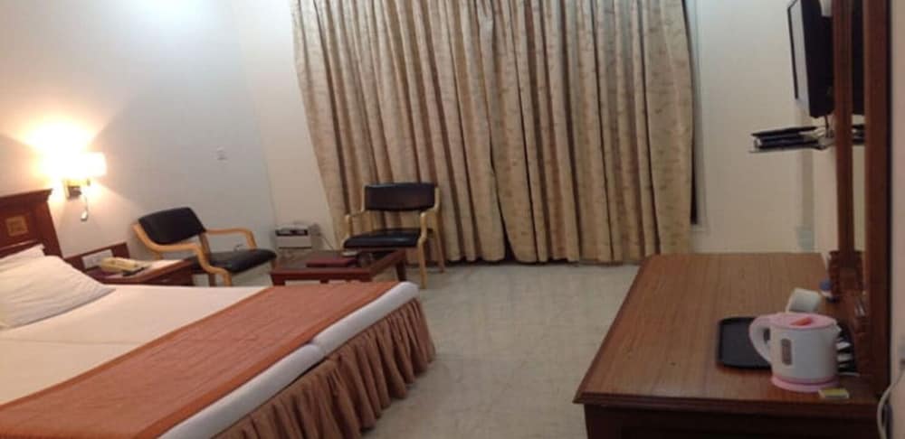 Deluxe Room - Photo 12
