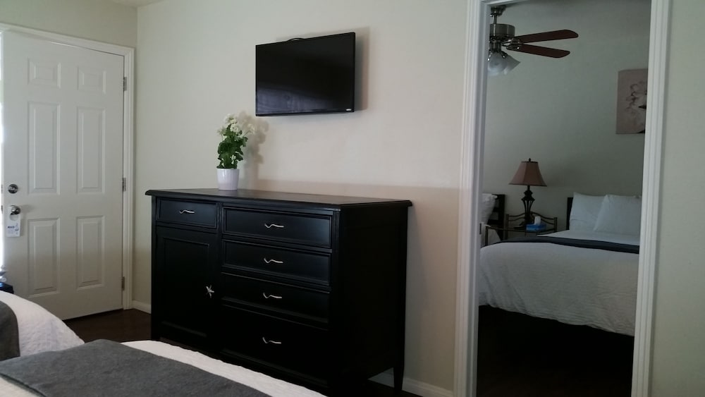 Family Suite, 2 Bedrooms, Kitchen, Mountain View photo 2