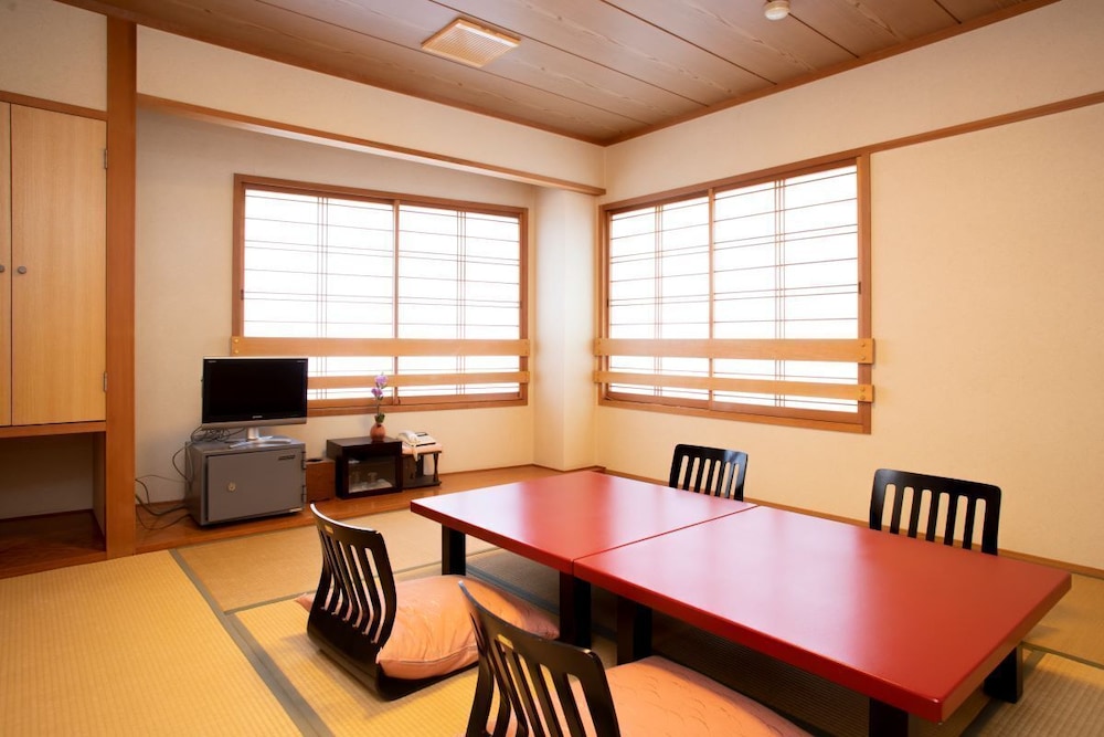 Japanese Style Room For 5 People With Private Bathroom photo 3
