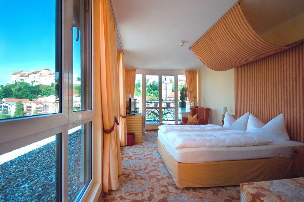 Luxury Double Room, 1 Queen Bed, Non Smoking, River View