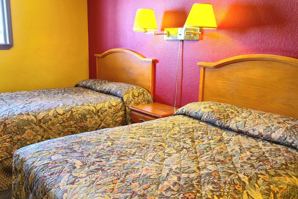 Room, 2 Double Beds, Non Smoking - Photo 4