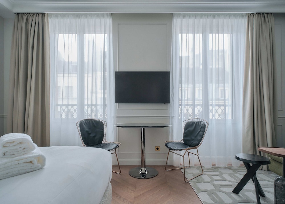 Deluxe Studio with City View 402