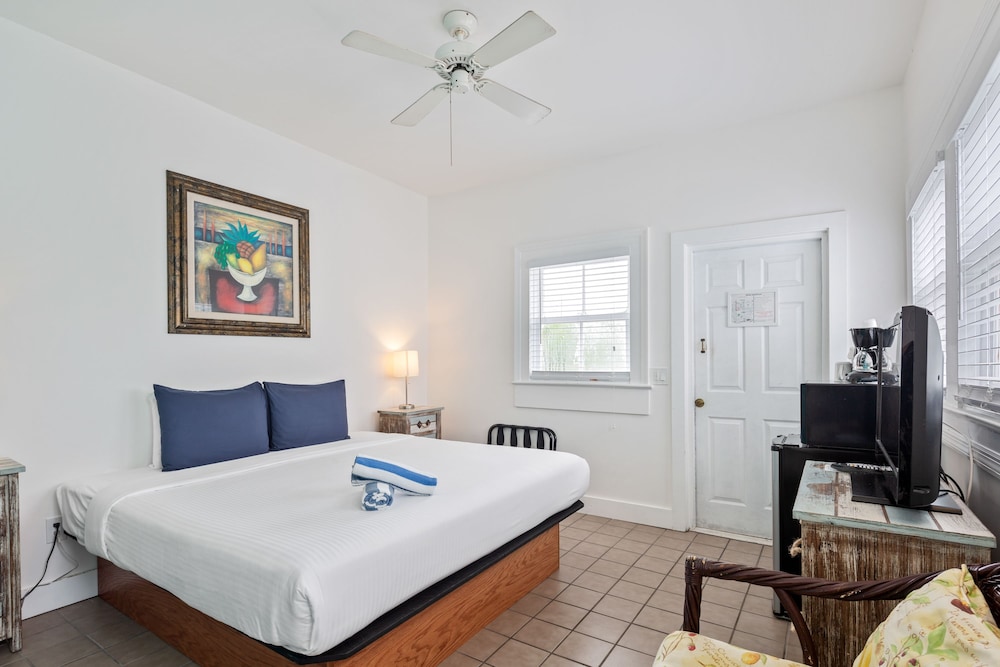 Standard Room 1 King Bed At Wicker House, 913 Duval Street