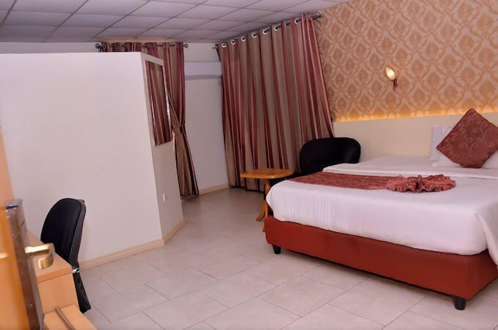 Economy Room, Balcony, City View photo 2