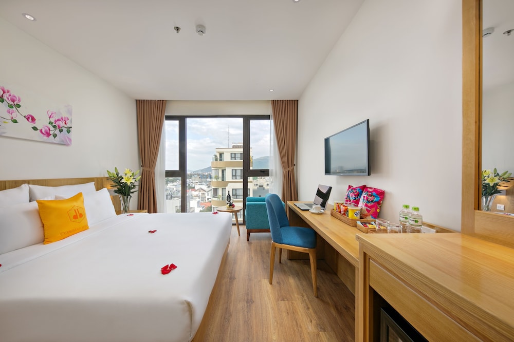 Deluxe Double Room, 1 King Bed photo 1