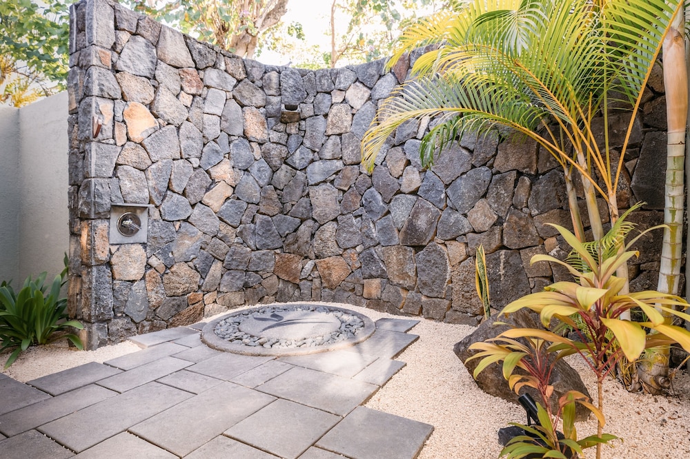 Villa, 1 King Bed, Private Pool, Oceanfront - Photo 2