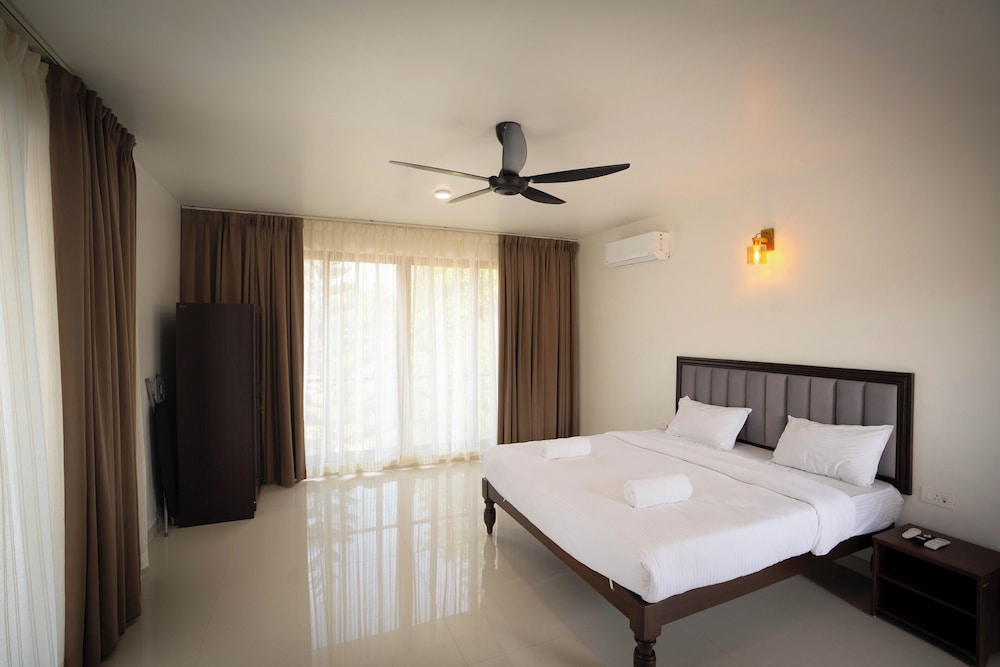 Premium Room, Balcony, Pool View photo 3