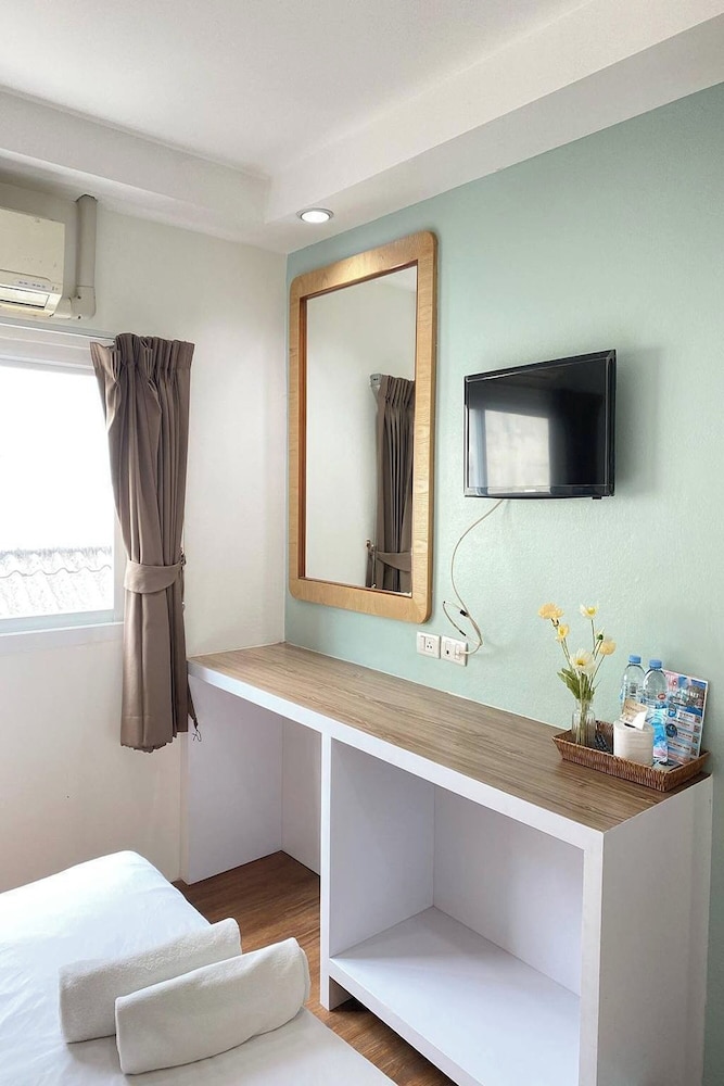 Standard Room with AirCon - Photo 3
