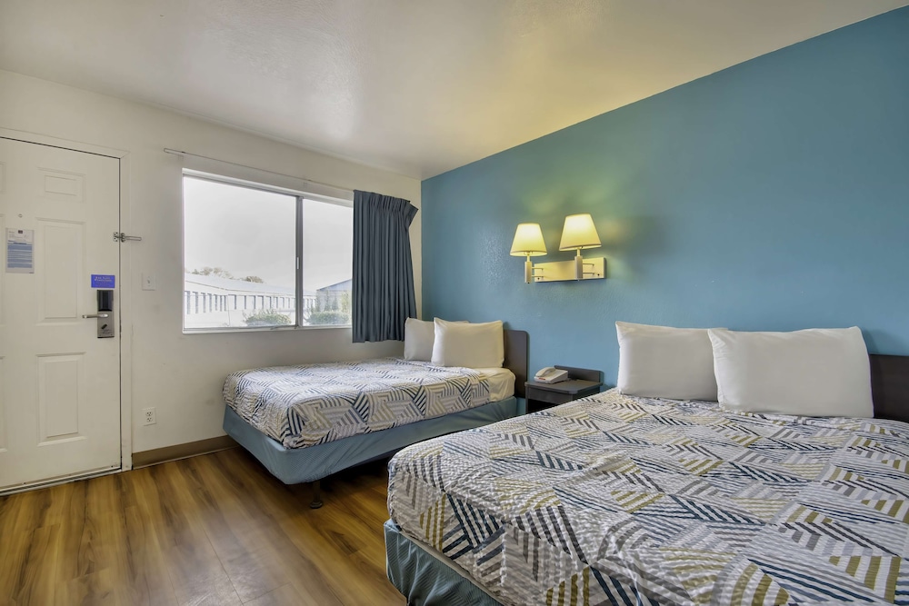 Standard Room, 2 Double Beds, Non Smoking, Refrigerator & Microwave photo 1
