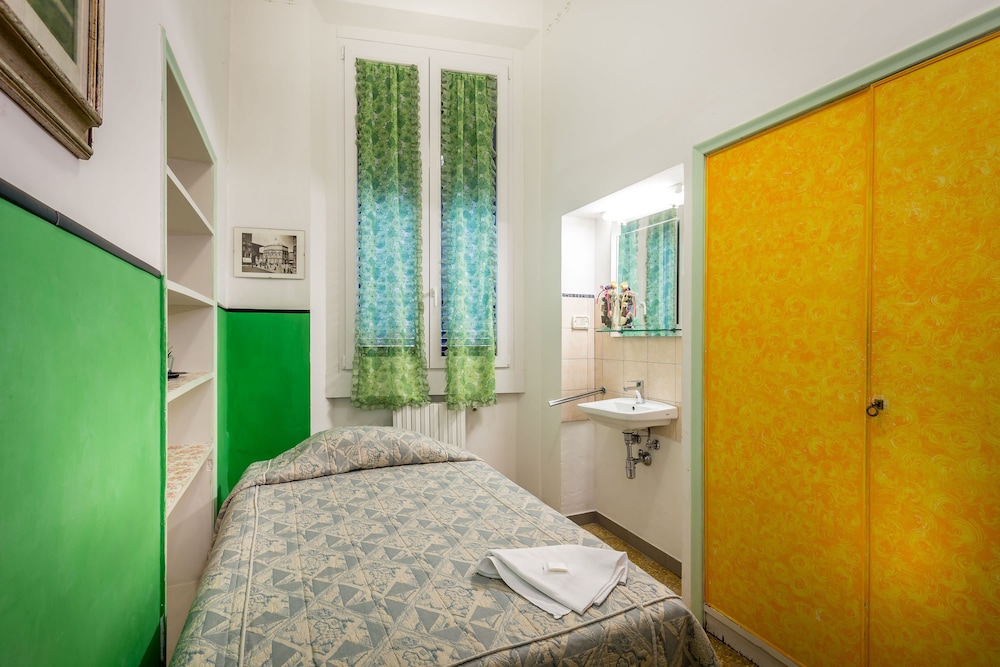 Economy Double Room, Shared Bathroom photo 1