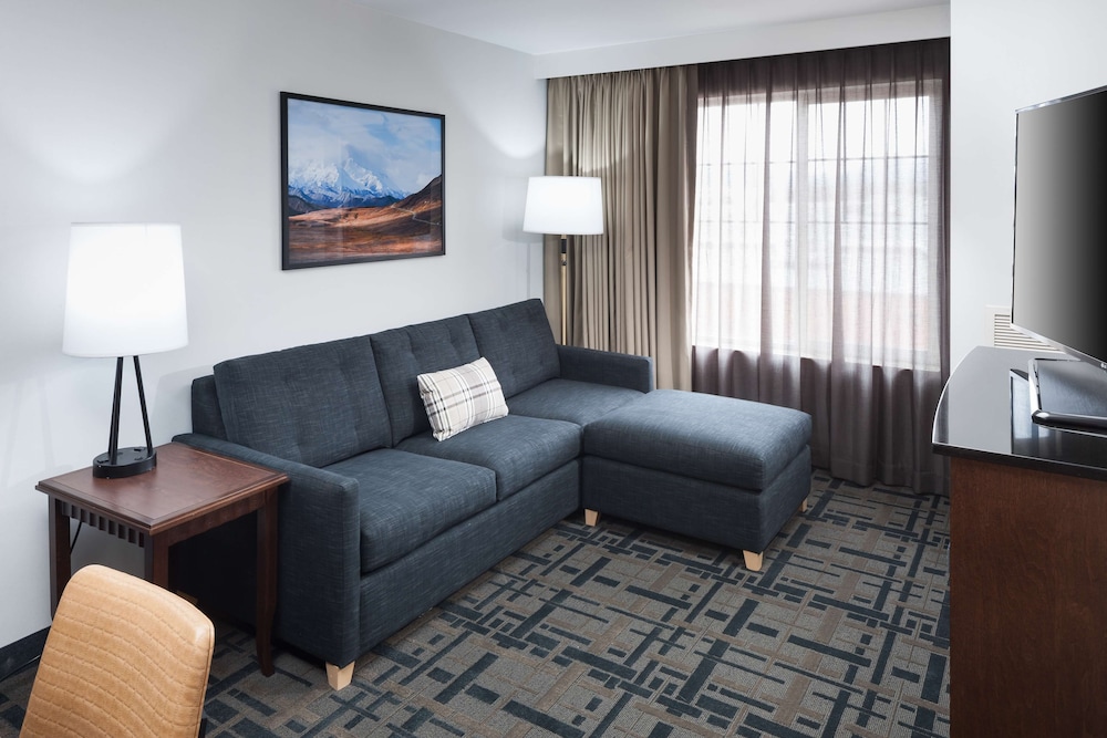 King, Premium Suite, 1 King Bed, Mountain View - Photo 4