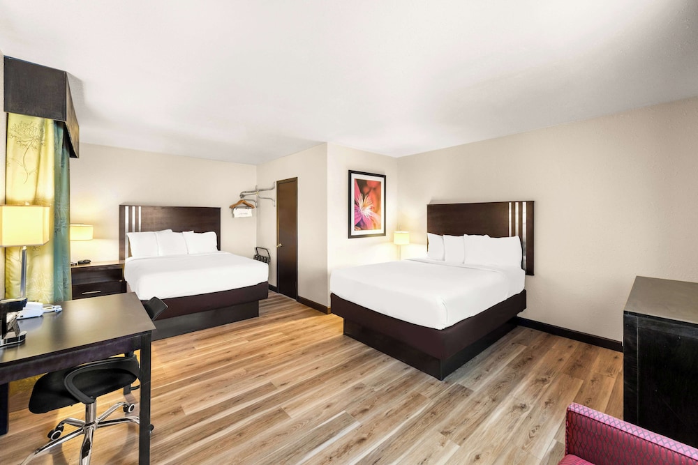 Premium Room, 2 Queen Beds (2nd Floor, No Elevator) - Photo 1