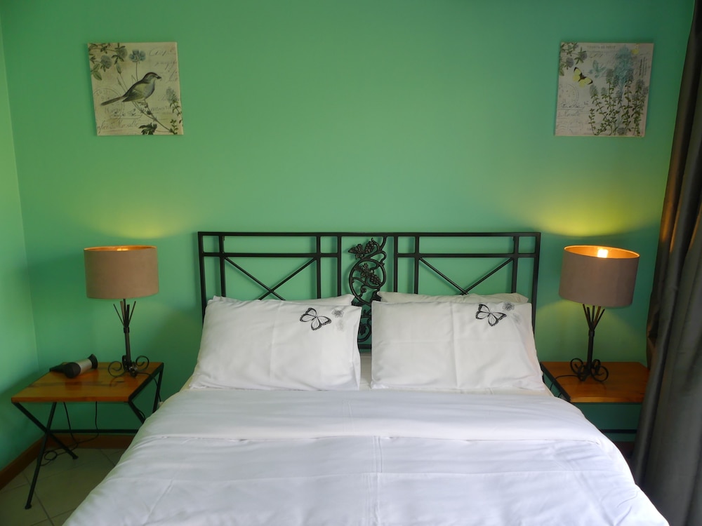 Bougainvillea Suite photo 1