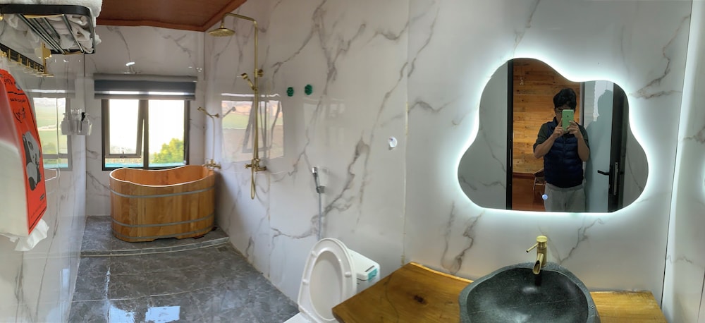 Premium Double Room, 1 King Bed, Valley View photo 3