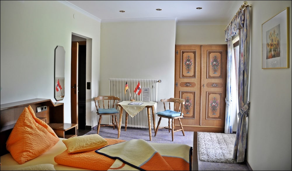 Family Room, Balcony, Mountain View photo 2