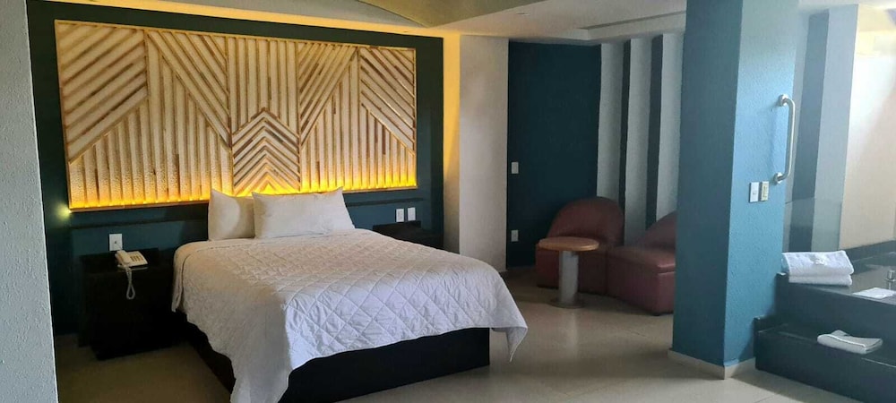 Comfort Suite, 1 Queen Bed photo 3