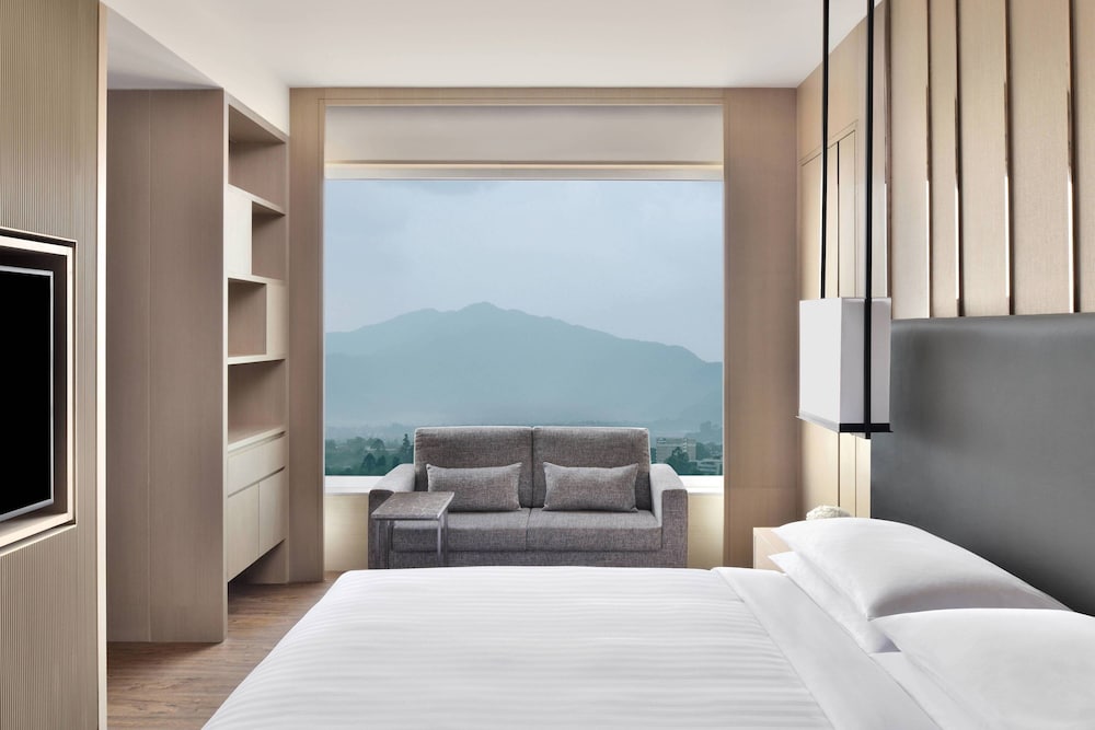 Junior Suite, 1 King Bed - Photo 2