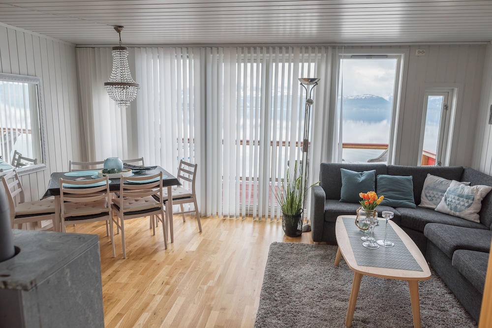 RORBU STANDARD, 3 BEDROOMS, SEA VIEW photo 1