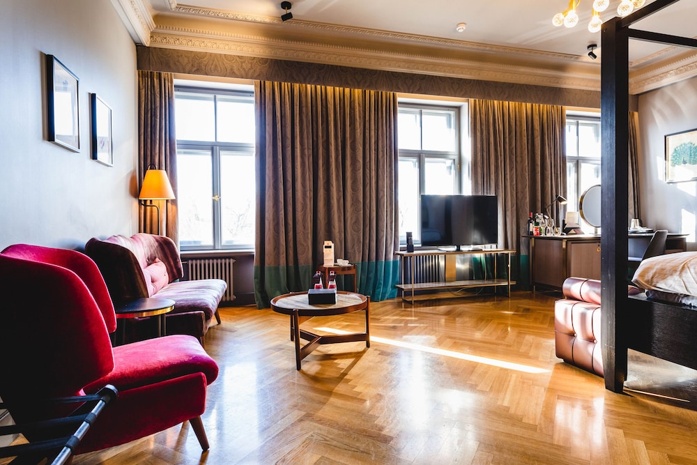 Premium Room, 1 King Bed, Non Smoking, Park View photo 3