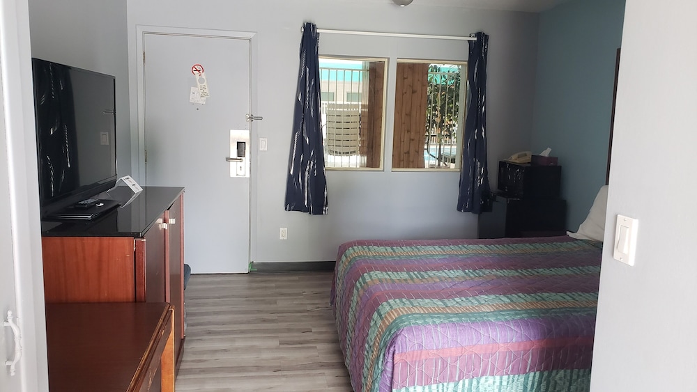 Standard Single Room, 1 Queen Bed photo 1