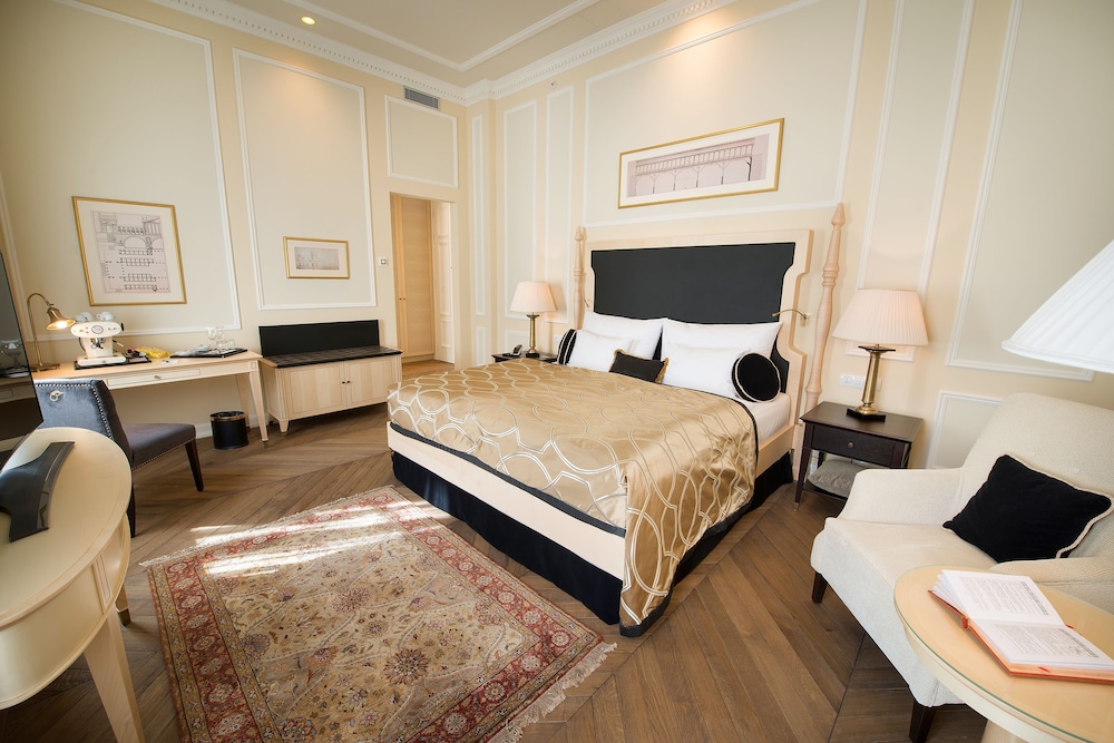Wilson Executive Room