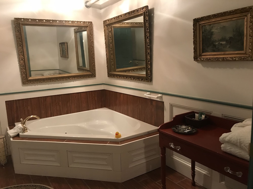 Luxury Double Room, Ensuite (Early American Suite 201) photo 2