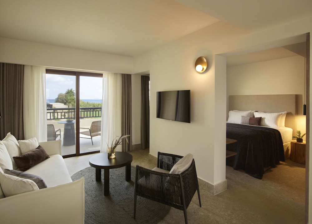 Suite, 1 Bedroom, Partial Sea View (Planet Deluxe)