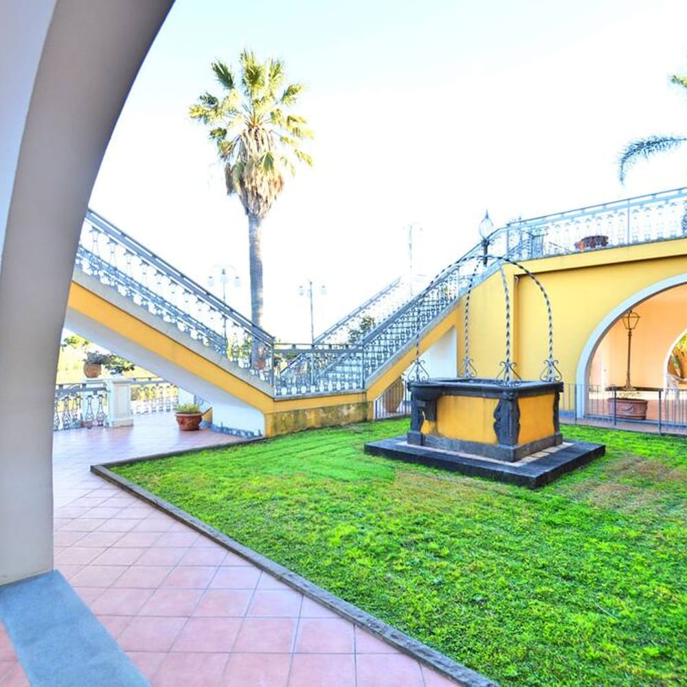 Villa, Smoking photo 2