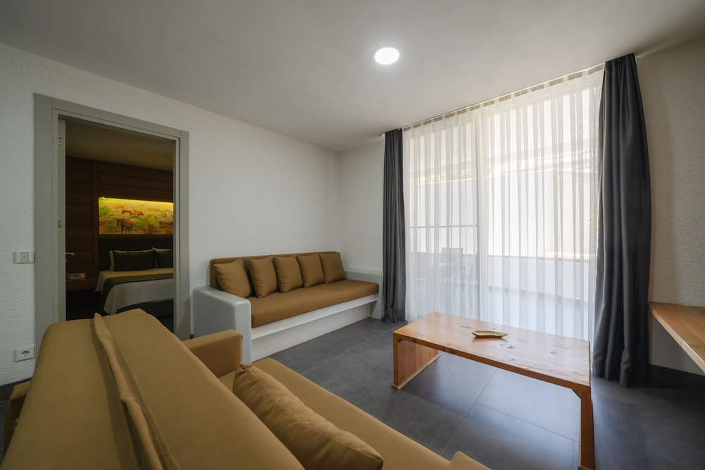 Family Quadruple Room, Balcony, Garden View photo 1