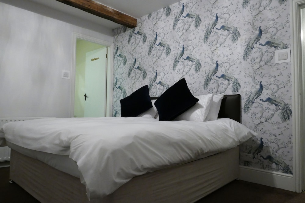 Superior Double or Twin Room, Ensuite (Eshton) photo 1