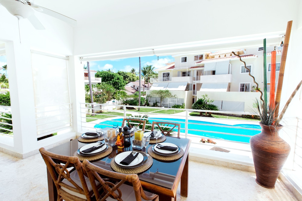 Deluxe Condo, 2 Bedrooms, Pool View, Poolside