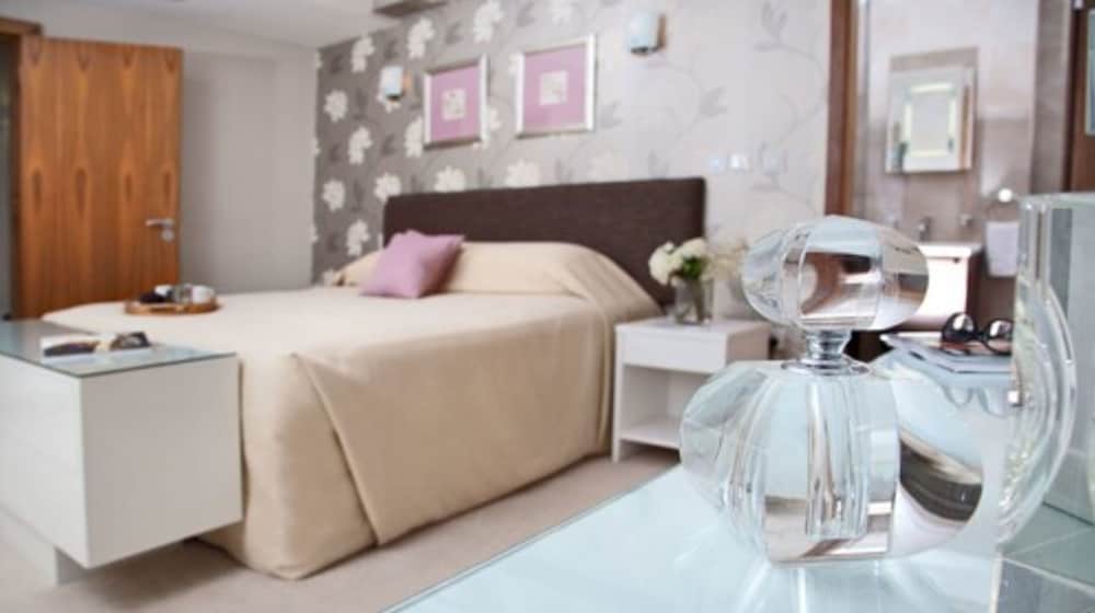 Apartment, 3 Bedrooms, Park View photo 2