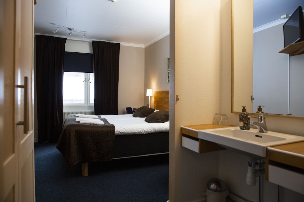 Twin Room, Shared Bathroom photo 1